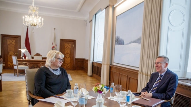 10.05.2024. Valsts prezidenta Edgara Rinkēviča tikšanās ar Saeimas Izglītības, kultūras un zinātnes komisijas priekšsēdētāju Agitu Zariņu-Stūri