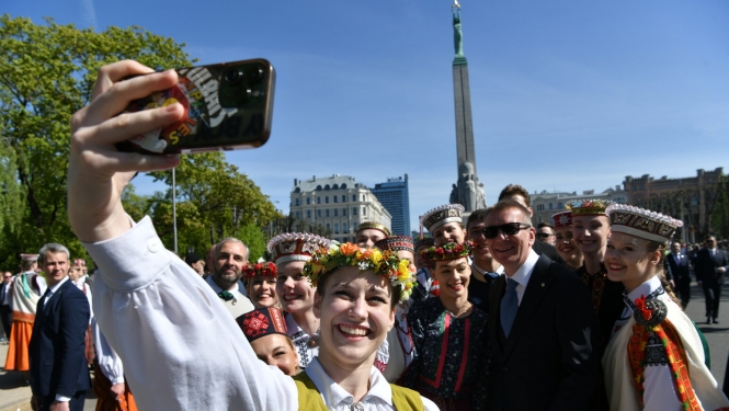 04.05.2024. Svinīgā ziedu nolikšanas ceremonija pie Brīvības pieminekļa Latvijas Republikas Neatkarības atjaunošanas 34. gadadienā