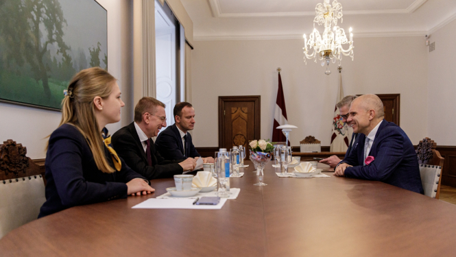 03.11.2023. Valsts prezidenta Edgara Rinkēviča tikšanās ar Latvijas Tirdzniecības un rūpniecības kameras prezidentu Aigaru Rostovski un valdes priekšsēdētāju Jāni Endziņu