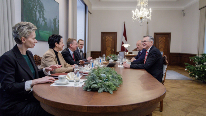 Valsts prezidenta Edgara Rinkēviča tikšanās ar Saeimas Aizsardzības, iekšlietu un korupcijas novēršanas komisijas priekšsēdētāju Raimondu Bergmani un Nacionālās drošības komisijas priekšsēdētāju Ainaru Latkovski