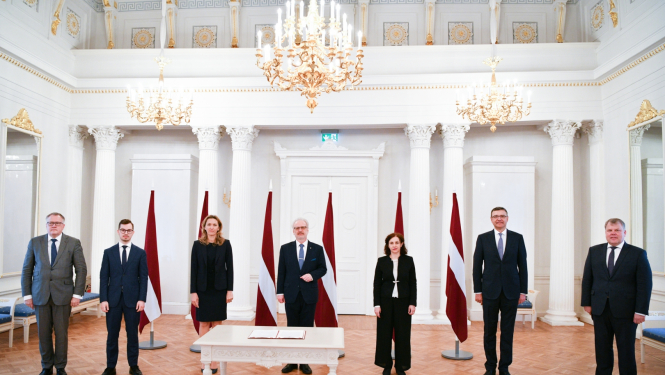 No kreisās: A. Ašeradens, A. T. Plešs, I. Ilvesa, E. Levits, I. Šuplinska, J. Reirs, G. Kaminskis