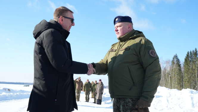 Valsts prezidents apmeklē militāro poligonu "Sēlija"