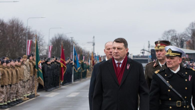 Valsts prezidenta uzruna Nacionālo bruņoto spēku militāro vienību parādē Latvijas Republikas proklamēšanas 99. gadadienā