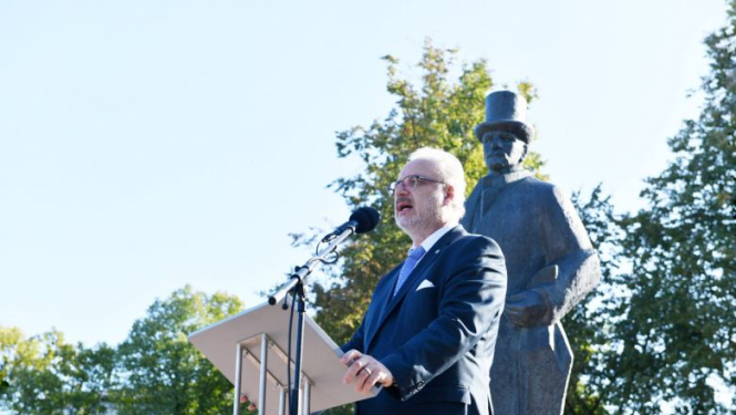 Valsts prezidenta Egila Levita uzruna pie Jāņa Čakstes pieminekļa Jelgavā
