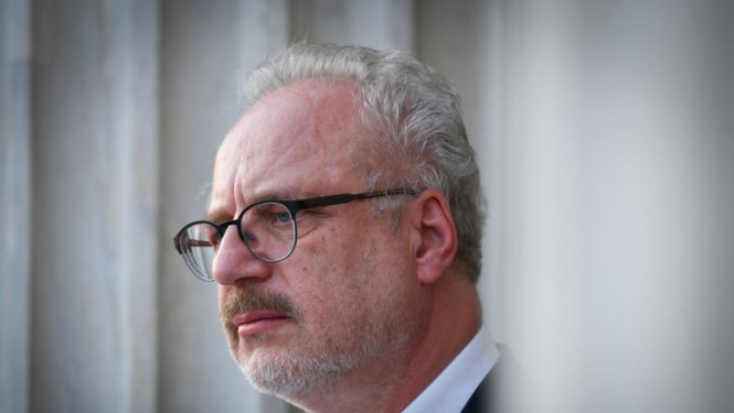 Valsts prezidents: neviens nedrīkst no ierēdņa pieprasīt prettiesisku vai valsts interesēm neatbilstošu rīcību