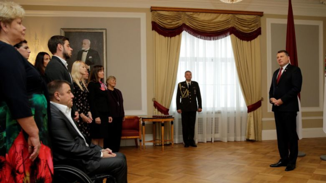 Valsts prezidents Rīgas pilī sveic Latvijas paraolimpiešus