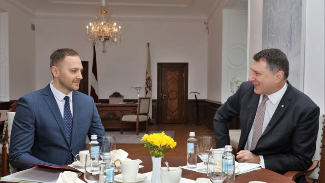 Valsts prezidents Raimonds Vējonis tiekas ar iekšlietu ministru Sandi Ģirģenu