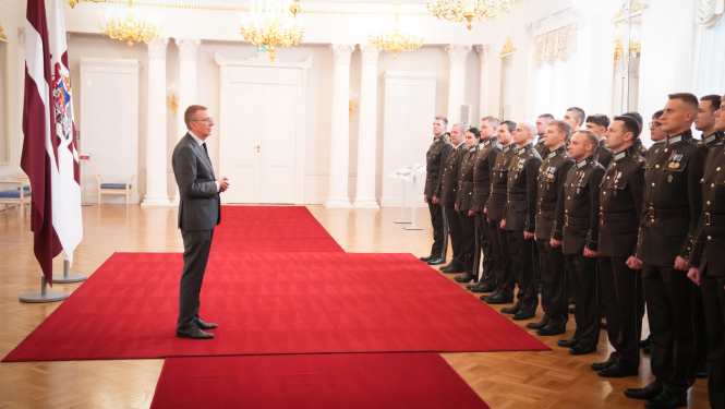 Valsts prezidents Edgars Rinkēvičs tiekas ar NBS Štāba bataljona Goda sardzes rotu