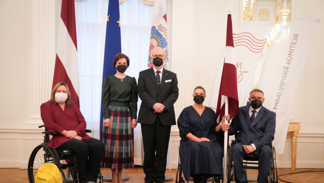 No kreisās: Daiga Dadzīte, Andra Levite, Egils Levits, Poļina Rožkova, Ojārs Briedis