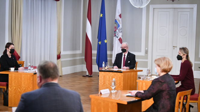 Sarunas dalībnieki Rīgas pils Ģerboņu zālē