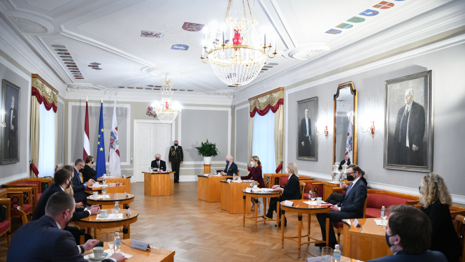 Sarunas dalībnieki Rīgas pils Ģerboņu zālē