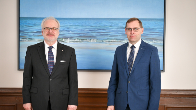 08.06.2023. Valsts prezidents Egils Levits tiekas ar valsts kontrolieri Rolandu Irkli