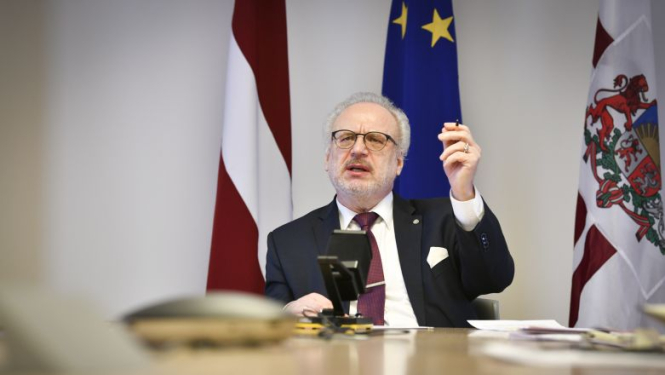 Valsts prezidents ar finanšu ministru pārrunā, kā elastīgāk sniegt valsts atbalstu COVID-19 krīzē cietušajiem