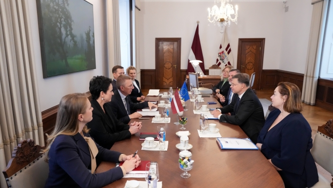 23.10.2026. Valsts prezidenta tikšanās ar ES ekonomikas un produktivitātes, īstenošanas un vienkāršošanas komisāru Valdi Dombrovski