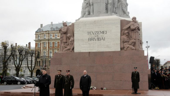 Valsts prezidenta uzruna militārajā parādē par godu Lāčplēša dienai pie Brīvības pieminekļa