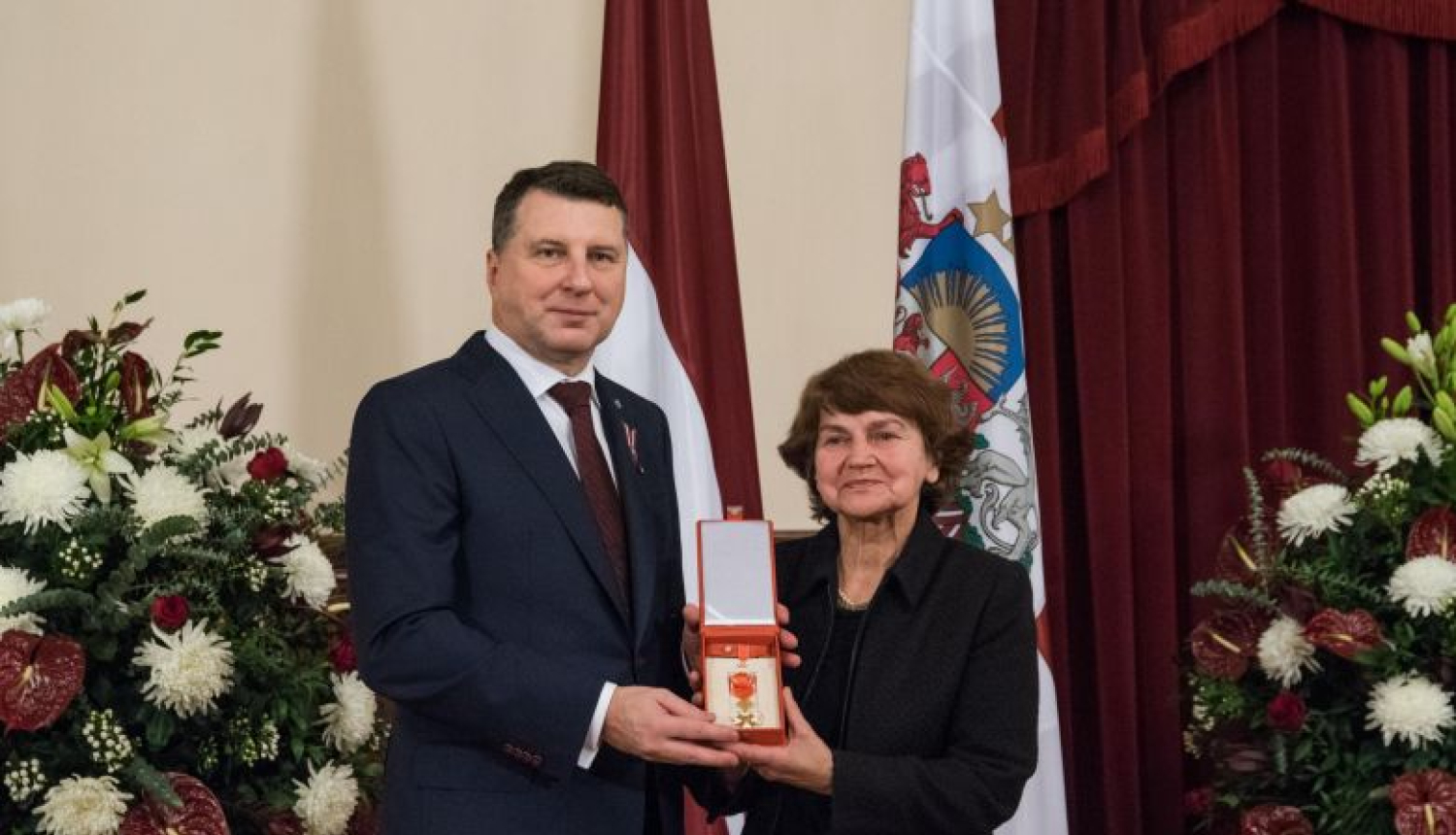 Valsts prezidents Rīgas pilī pasniedz augstākos valsts apbalvojumus