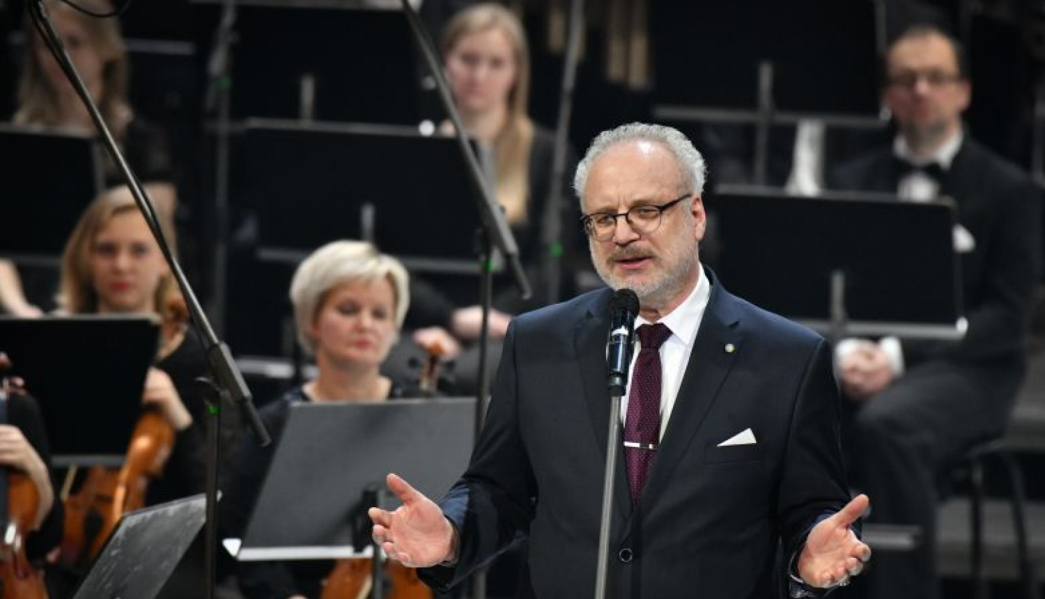 Valsts prezidents pasniedz balvu par mūža ieguldījumu mūzikā komponistiem Maijai Einfeldei un Paulam Dambim