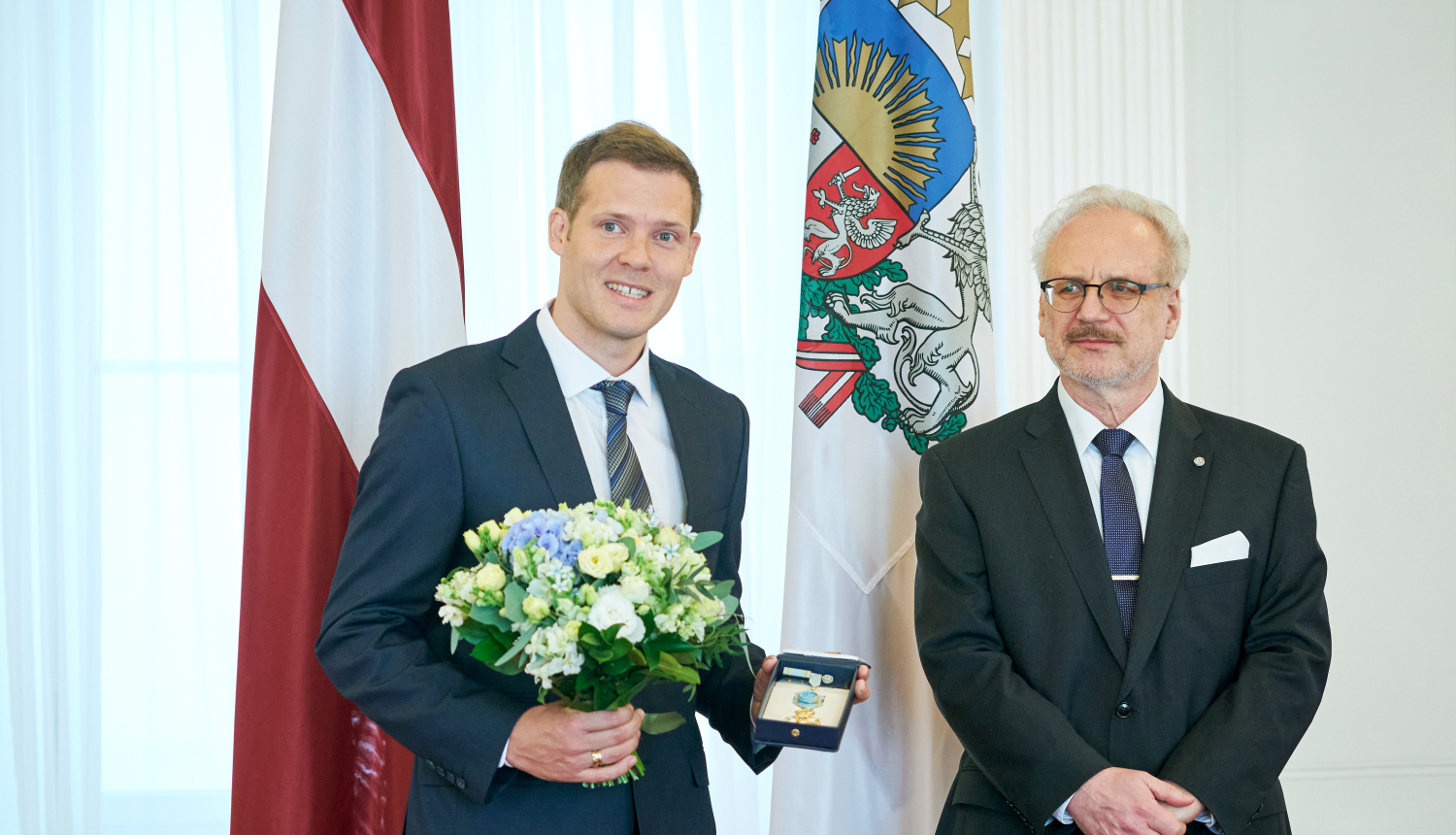 Valsts prezidents Egils Levits pasniedz Triju Zvaigžņu ordeni Arturam Sokolovam