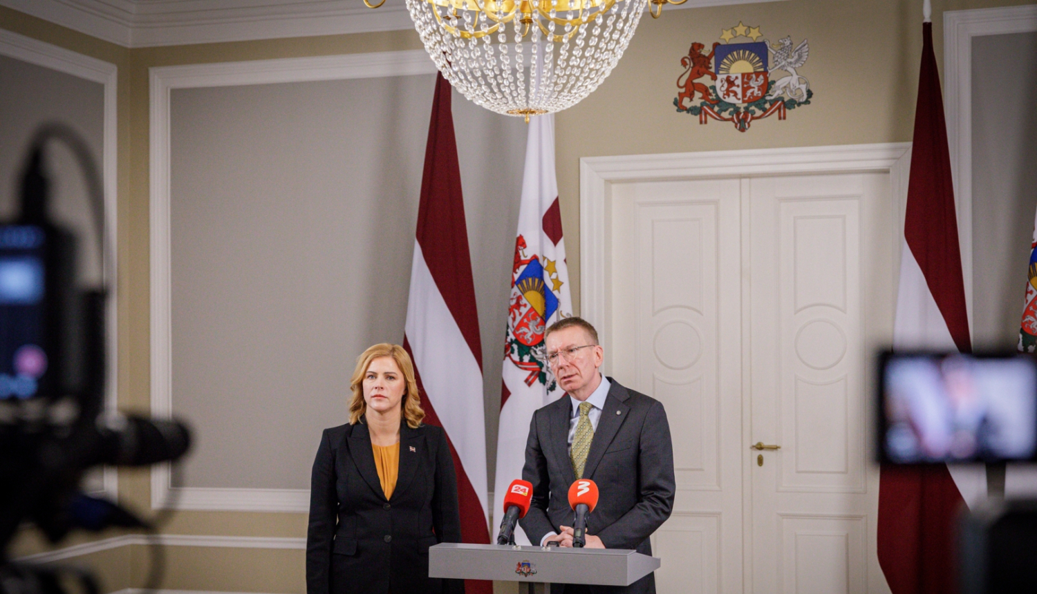 29.11.2023. Valsts prezidents Edgars Rinkēvičs atbild uz mediju jautājumiem pēc tikšanās ar Ministru prezidenti Eviku Siliņu. 