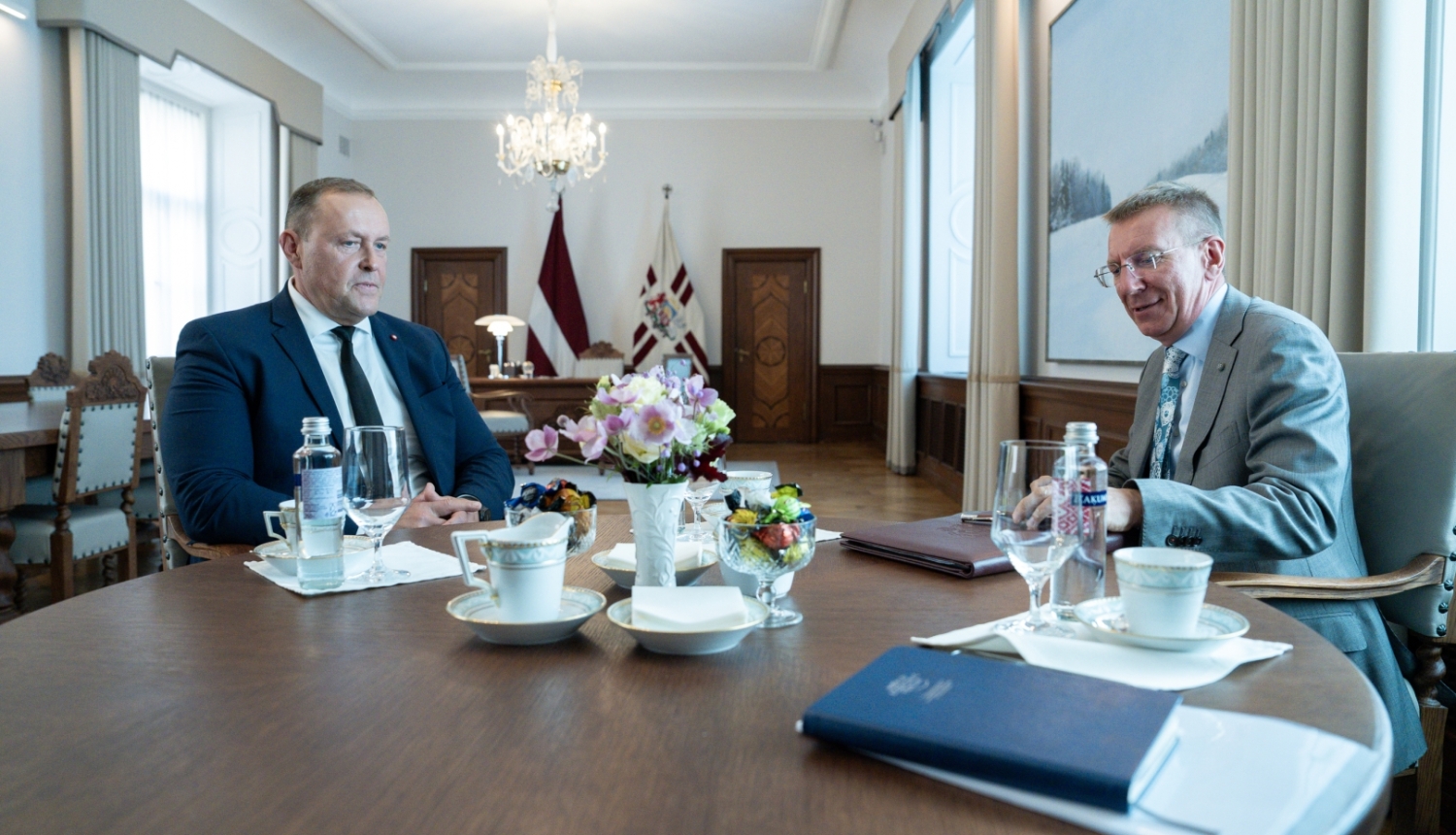 Valsts prezidents tiekas ar satiksmes ministru