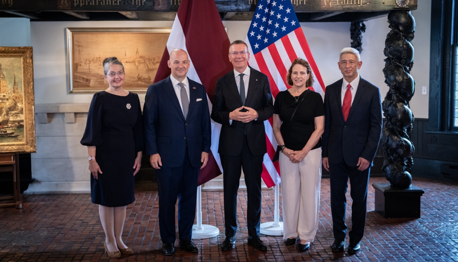 FOTO: Valsts prezidents Edgars Rinkēvičs piedalās Latvijas valsts apbalvojumu pasniegšanas ceremonijā
