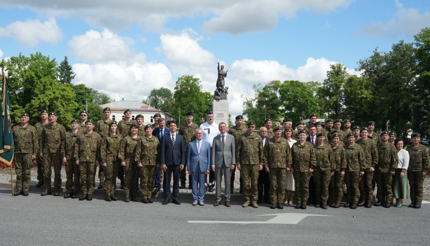 Valsts prezidents Edgars Rinkēvičs piedalās un uzrunā klātesošos Valsts robežsardzes koledžas izlaiduma ceremonijā