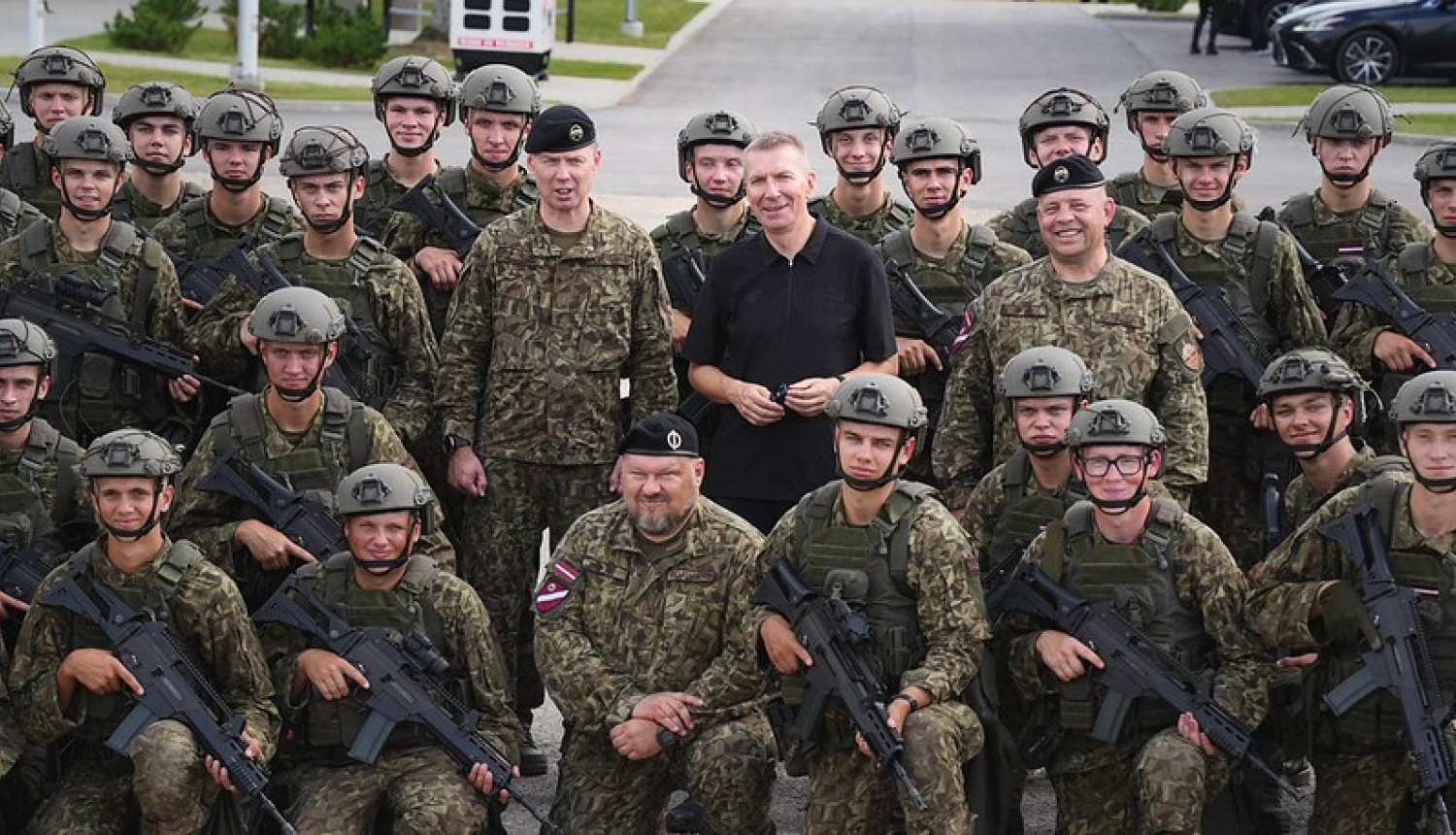 Valsts prezidents Edgars Rinkēvičs apmeklē militāro bāzi “Mežaine” un tiekas ar VAD karavīriem