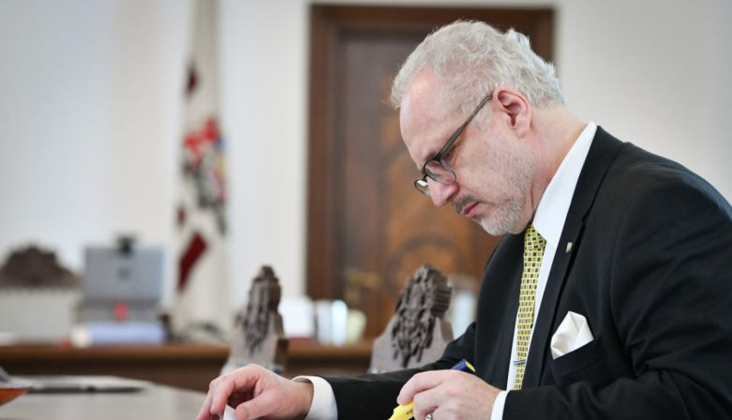 Valsts prezidents: ir laiks atbalstīt latviešu zinātniekus cīņā ar Covid-19 vīrusu