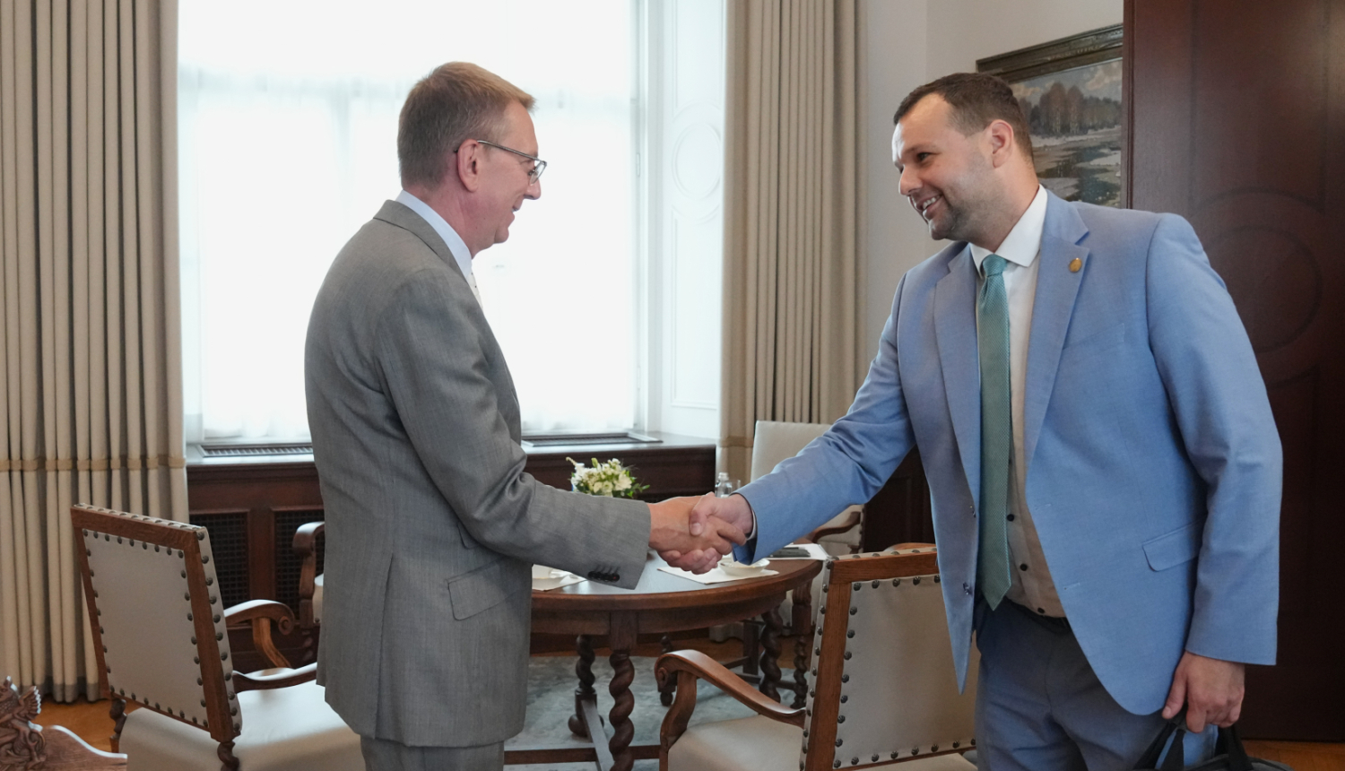 Valsts prezidents Edgars Rinkēvičs tiekas ar Labklājības ministru Reini Uzulnieku