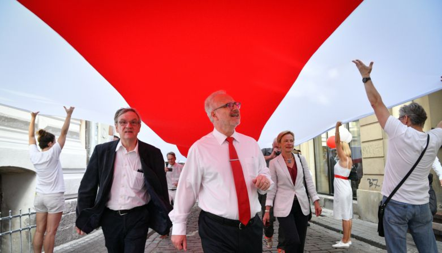 Valsts prezidents Egils Levits 23. augustā piedalījās pilsoniskās sabiedrības piketā, kas tika rīkots Baltkrievijas tautas demokrātiskās kustības atbalstam