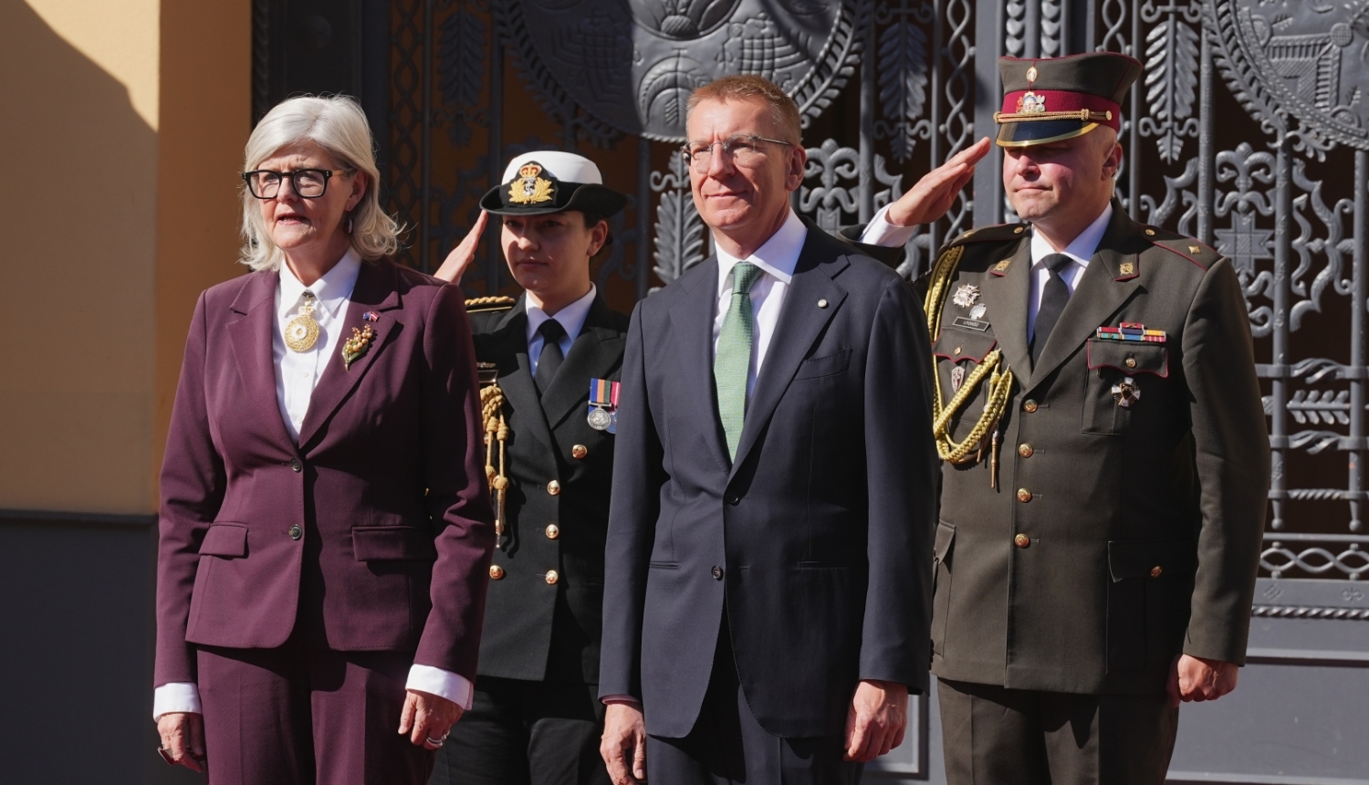 Valsts prezidents Edgars Rinkēvičs oficiālā vizītē Latvijā uzņem Austrālijas ģenerālgubernatori Semu Mostinu