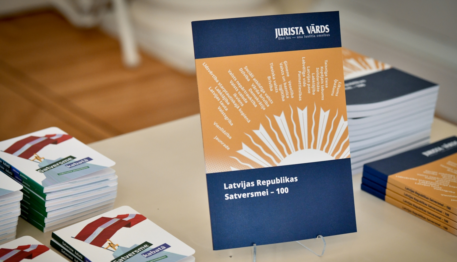 Eseju krājums-grāmatžurnāls “Latvijas Republikas Satversmei – 100” 