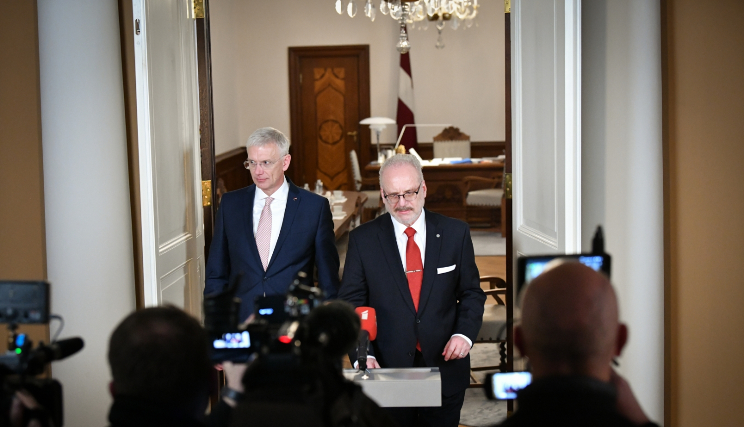 09.12.2022. Valsts prezidents Egils Levits tiekas ar Ministru prezidentu Krišjāni Kariņu 2022. gada 9. decembrī. 