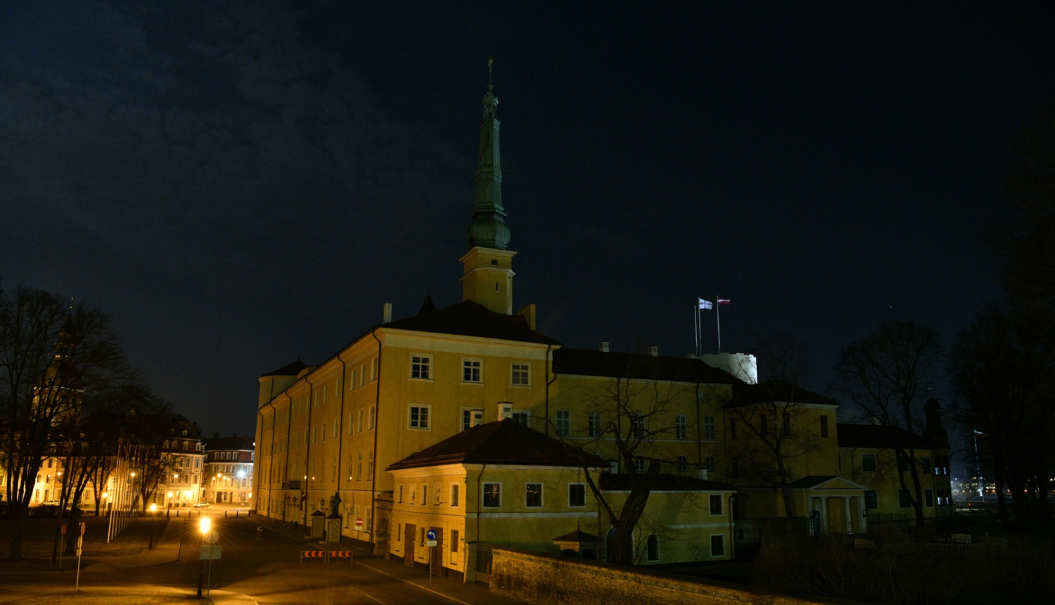 Rīgas pils tumsā