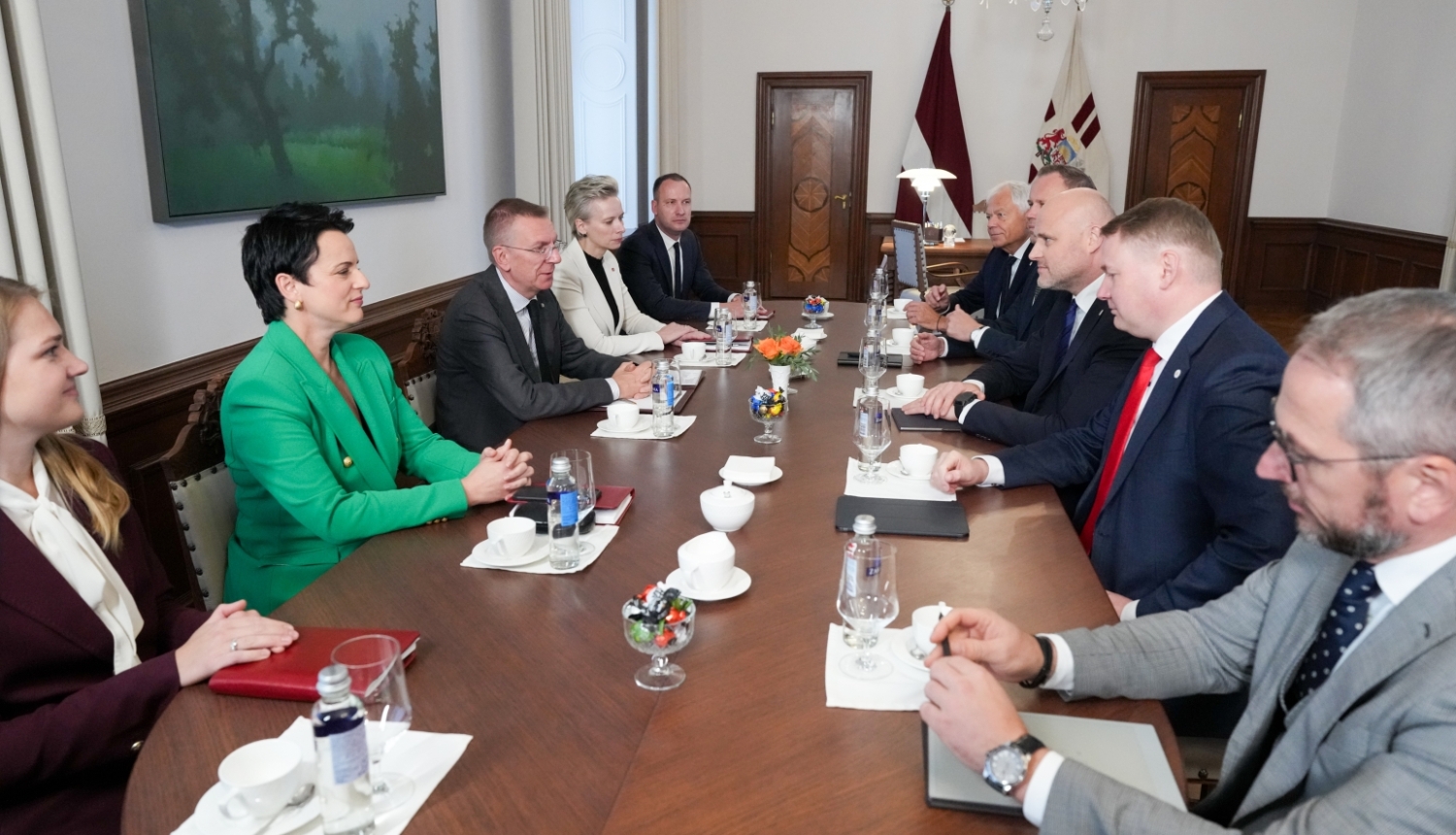 Valsts prezidenta Edgara Rinkēviča tikšanās ar partiju apvienības “Apvienotais saraksts – Latvijas Zaļā partija, Latvijas Reģionu Apvienība, Liepājas partija” pārstāvjiem