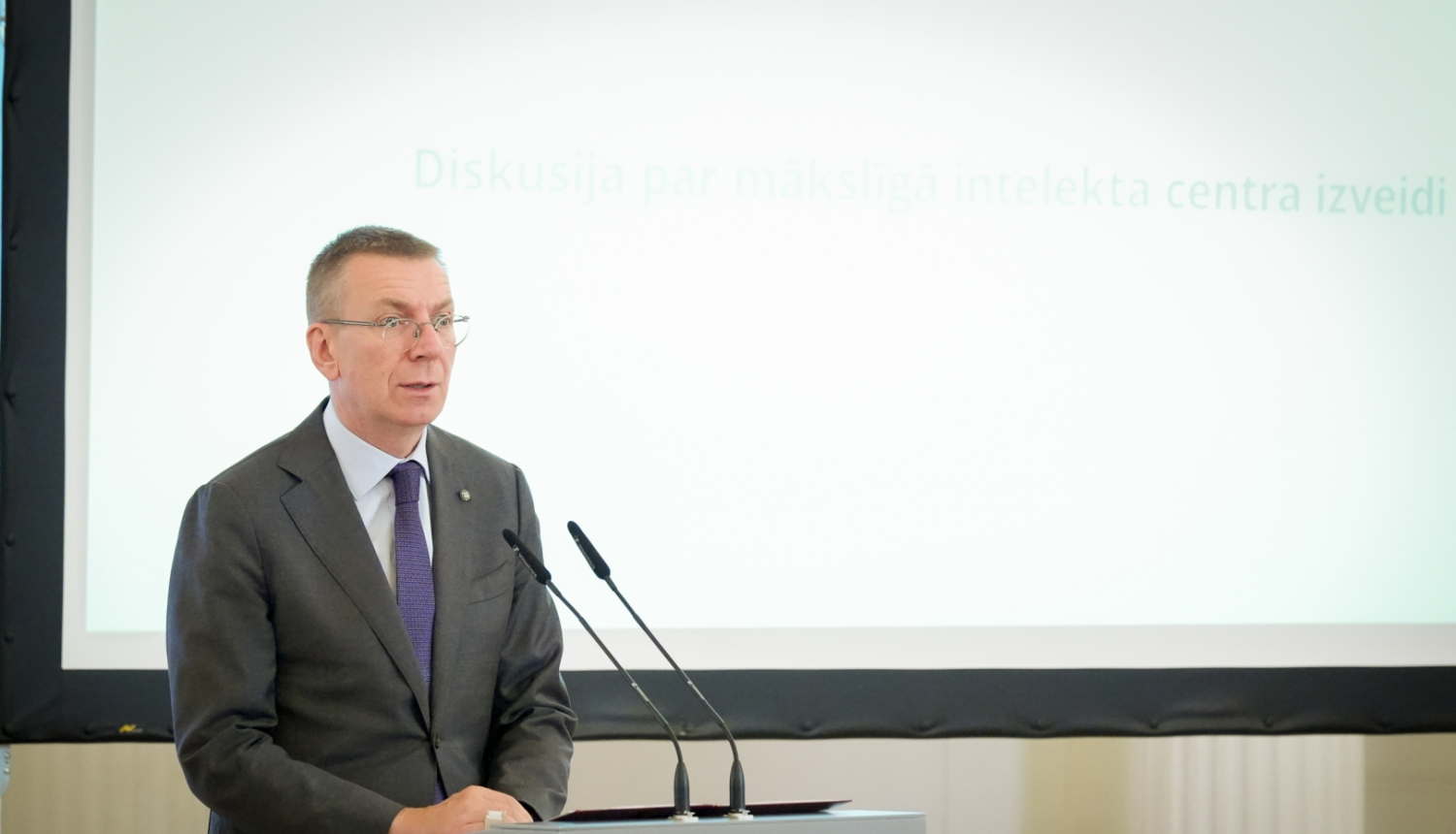 04.11.2024. Diskusija par mākslīgā intelekta centra izveidi Latvijā. Valsts prezidenta Edgara Rinkēviča uzruna Rīgas pils Baltajā zālē.