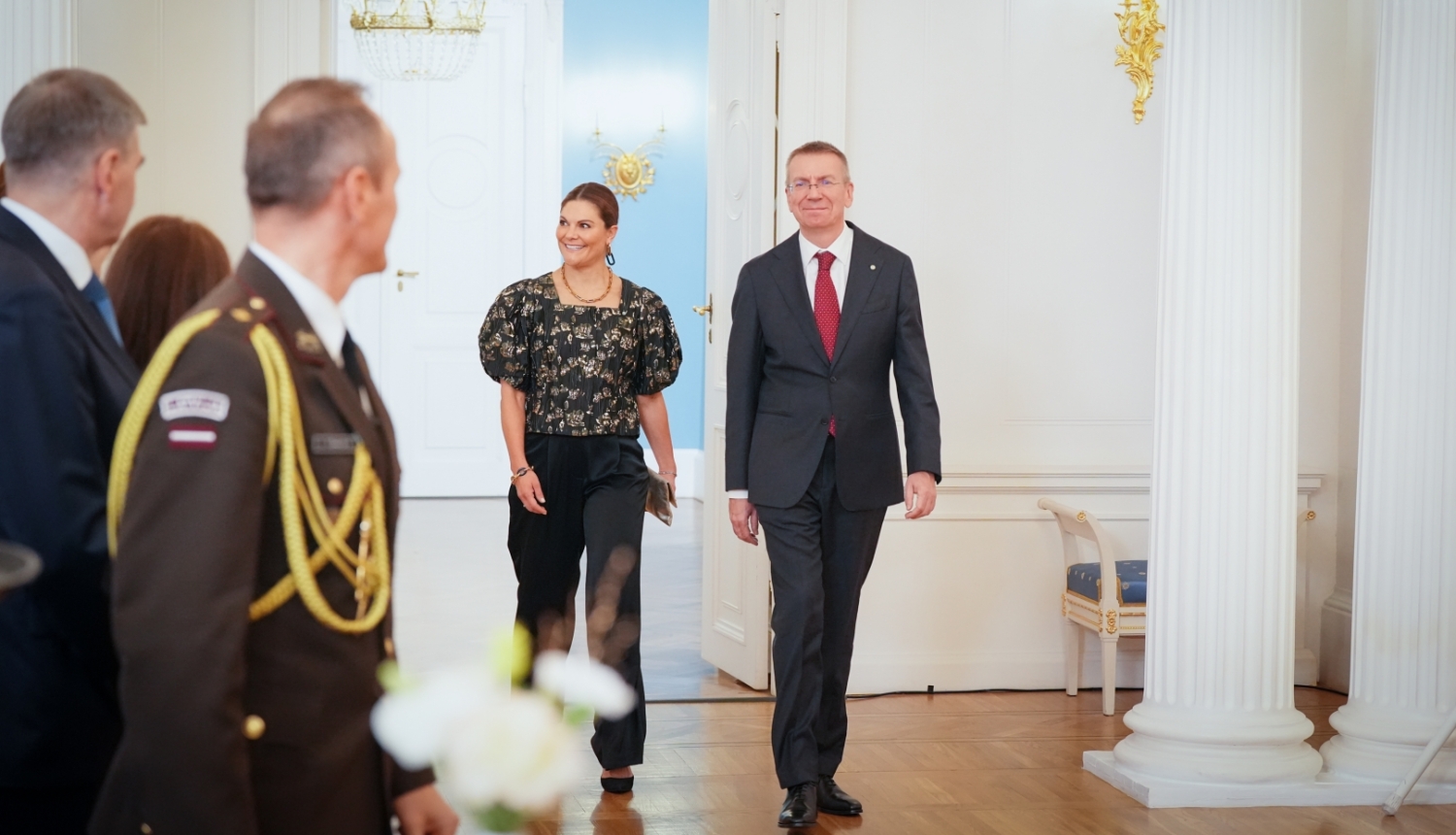 Valsts prezidenta Edgara Rinkēviča rīkota pieņemšana Rīgas pilī par godu Rīgas Ekonomikas augstskolas programmas “Jauno līderu akadēmija” darbības desmitgadei, piedaloties Viņas Karaliskajai Augstībai Zviedrijas kroņprincesei Viktorijai