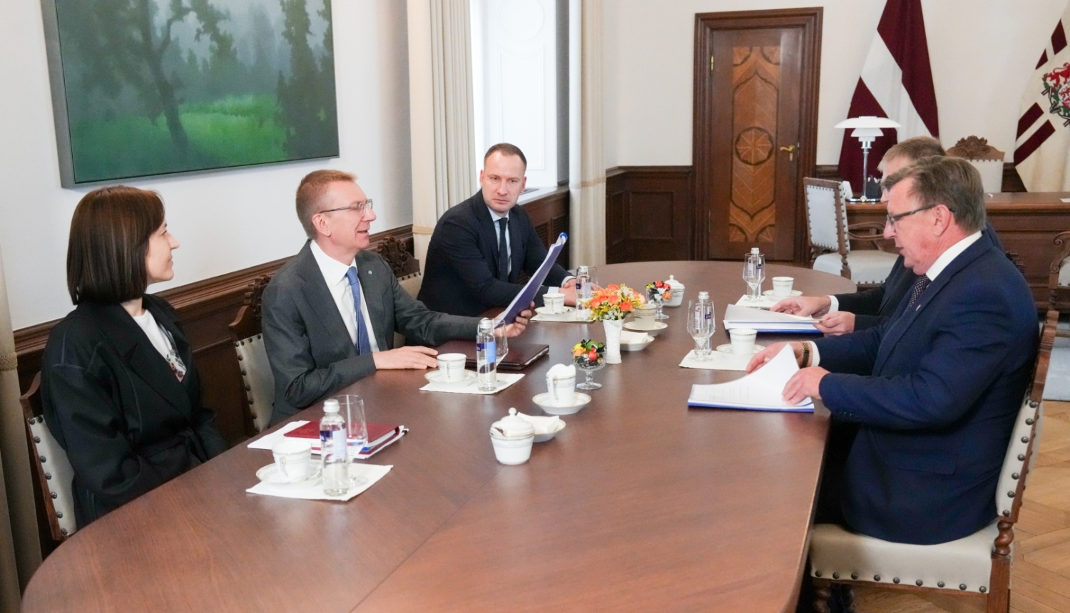 17.06.2026. Valsts prezidenta Edgara Rinkēviča tikšanās ar finanšu ministru Māri Kučinski