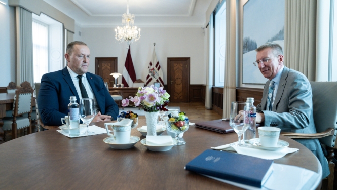Valsts prezidents tiekas ar satiksmes ministru