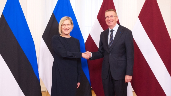 Valsts prezidents Edgars Rinkēvičs Rīgas pilī tikās ar jauno Igaunijas Republikas prezidenti Dr. Illi Madisi 