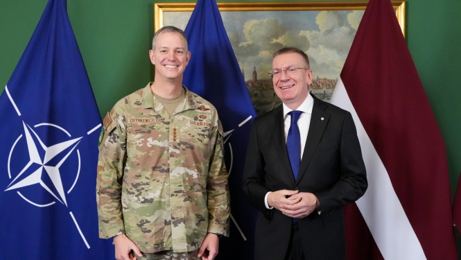 30.10.2026. Valsts prezidenta tikšanās ar NATO spēku virspavēlnieku Eiropā (SACEUR) ģenerāli Aleksusu Grinkeviču