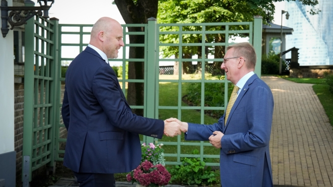Valsts prezidents Edgars Rinkēvičs Rīgas pilī tiekas ar Ministru prezidentu Andri Kulbergu