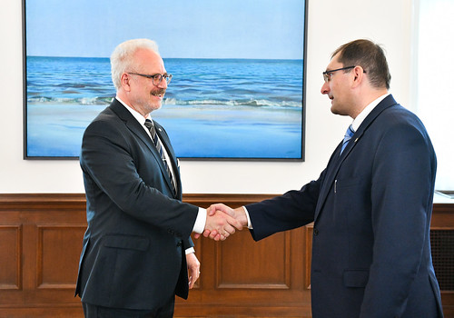 Valsts prezidents Egils Levits tiekas ar satiksmes ministru Tāli Linkaitu