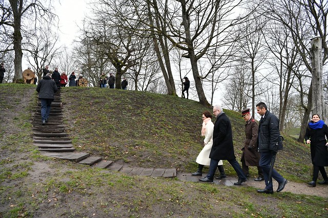 13.03.2020. Valsts prezidents Egils Levits ar dzīvesbiedri Andru Leviti iepazinās ar UNESCO Pasaules mantojuma sarakstam nominēto Grobiņas arheoloģisko ansambli un tikās ar Grobiņas iedzīvotājiem