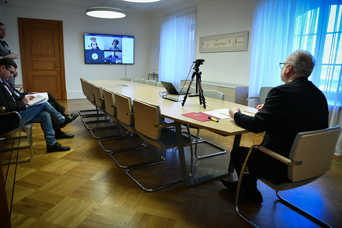 23.03.2020. Valsts prezidents Egils Levits sasaucis valsts konstitucionālo orgānu vadītāju neklātienes tikšanos, kurā piedalīsies Ministru prezidents Krišjānis Kariņš, Saeimas priekšsēdētāja Ināra Mūrniece, Satversmes tiesas priekšsēdētāja Ineta Ziemele u