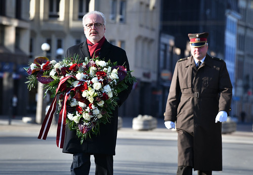 25.03.2020. Valsts prezidents privāti noliek ziedus pie Brīvības pieminekļa, pieminot komunistiskā genocīda upuru piemiņu