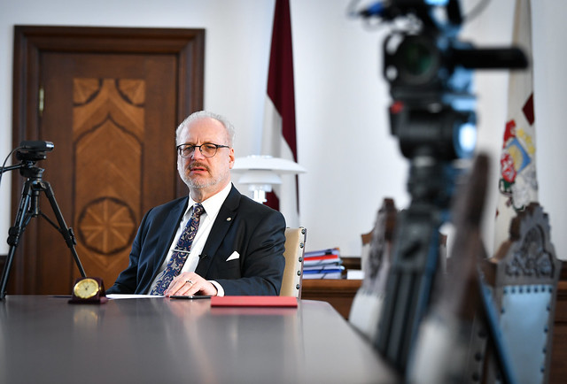 30.05.2020. Valsts prezidents Egils Levits lasa lekciju vecāko klašu skolēniem “Kāpēc 4. maijs?”