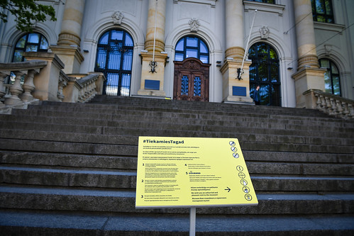 29.05.2020. Valsts prezidents Egils Levits apmeklē Ērika Apaļā mākslas izstādi “Ģimene” Latvijas Nacionālajā mākslas muzejā
