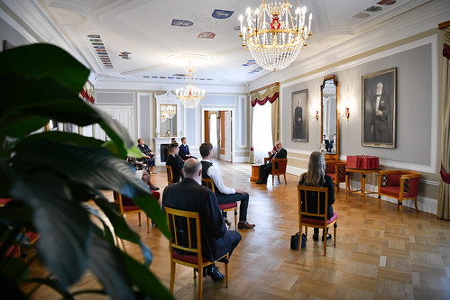 05.06.2020. Pie Valsts prezidenta Egila Levita Rīgas pilī viesojas Demokrātijas nedēļas eseju konkursa laureāti un viņu pedagogi