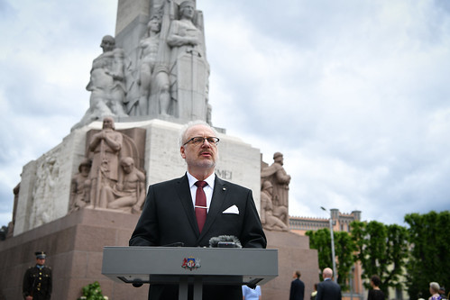 14.06.2020. Valsts prezidents Egils Levits noliek ziedus pie Brīvības pieminekļa Komunistiskā genocīda upuru piemiņas dienā